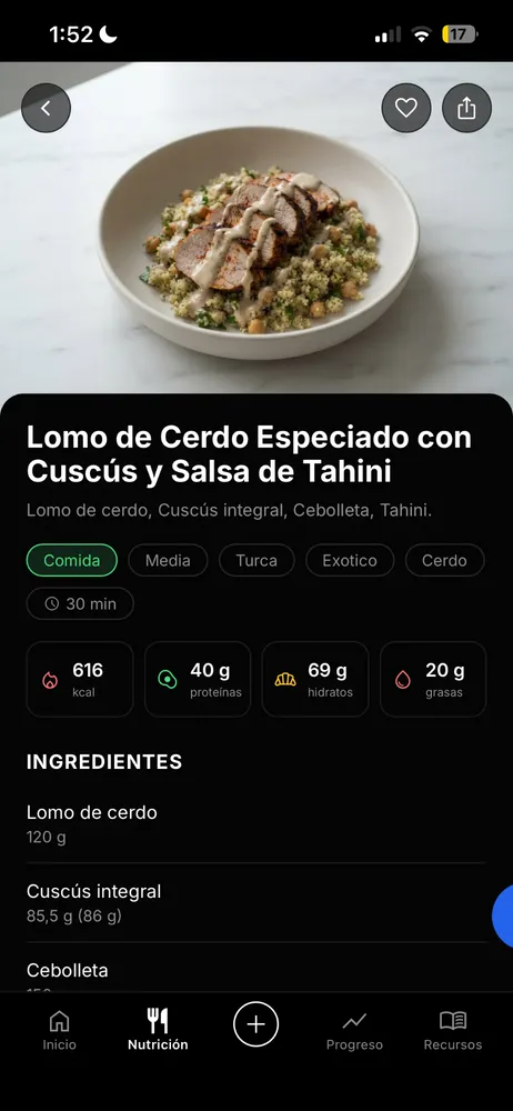 Receta de lomo de cerdo especiado con cuscús y salsa de tahini, con kcal, macros e ingredientes en gramos